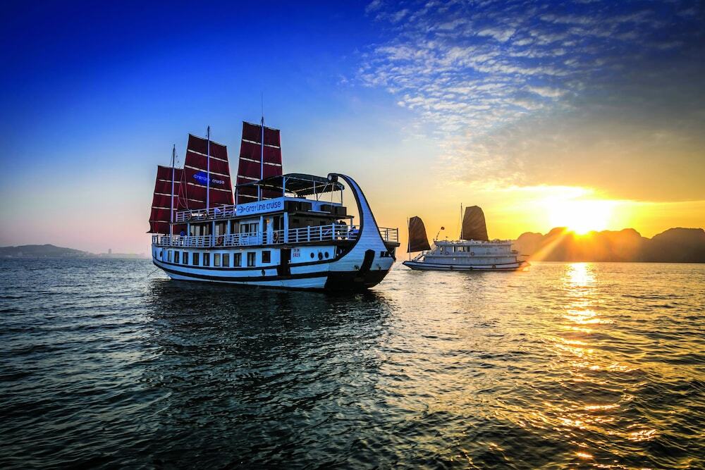 Халонг: Gray Line Private Luxury Cruise