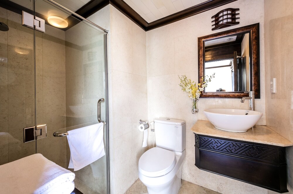 Халонг: Gray Line Private Luxury Cruise