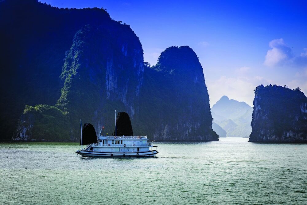 Халонг: Gray Line Private Luxury Cruise