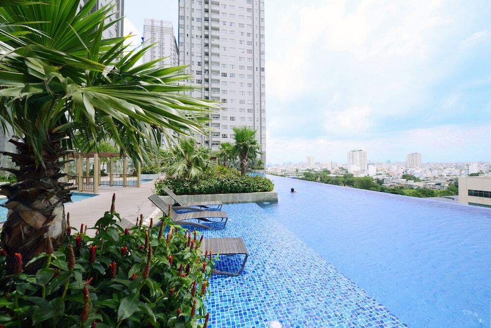 Хошимин: Sunrise City 2BR Luxury SWPool 30th