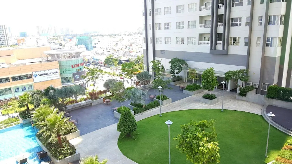 Хошимин: Sunrise City 2BR Luxury SWPool 30th