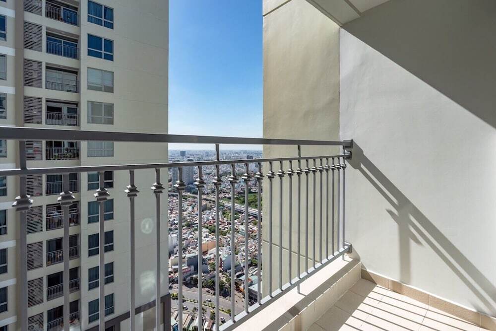 Хошимин: High-floor River-view Apartment