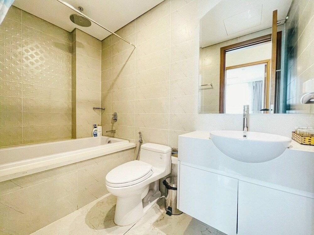 Хошимин: High-floor River-view Apartment