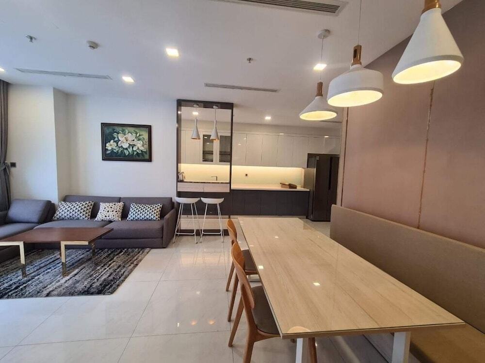 Хошимин: High-floor River-view Apartment