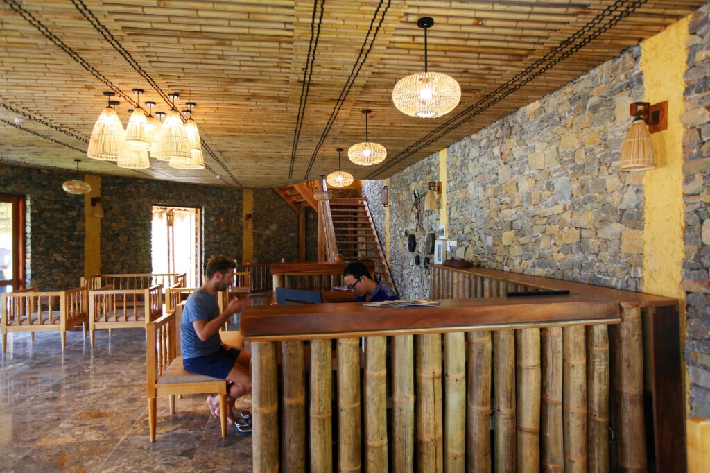 Маи-Чау: Mai Chau Hideaway Lake Resort