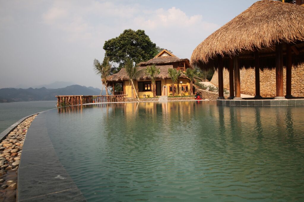 Маи-Чау: Mai Chau Hideaway Lake Resort