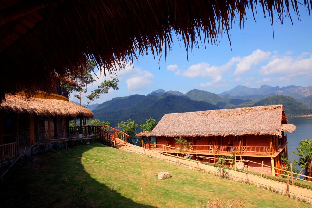 Маи-Чау: Mai Chau Hideaway Lake Resort