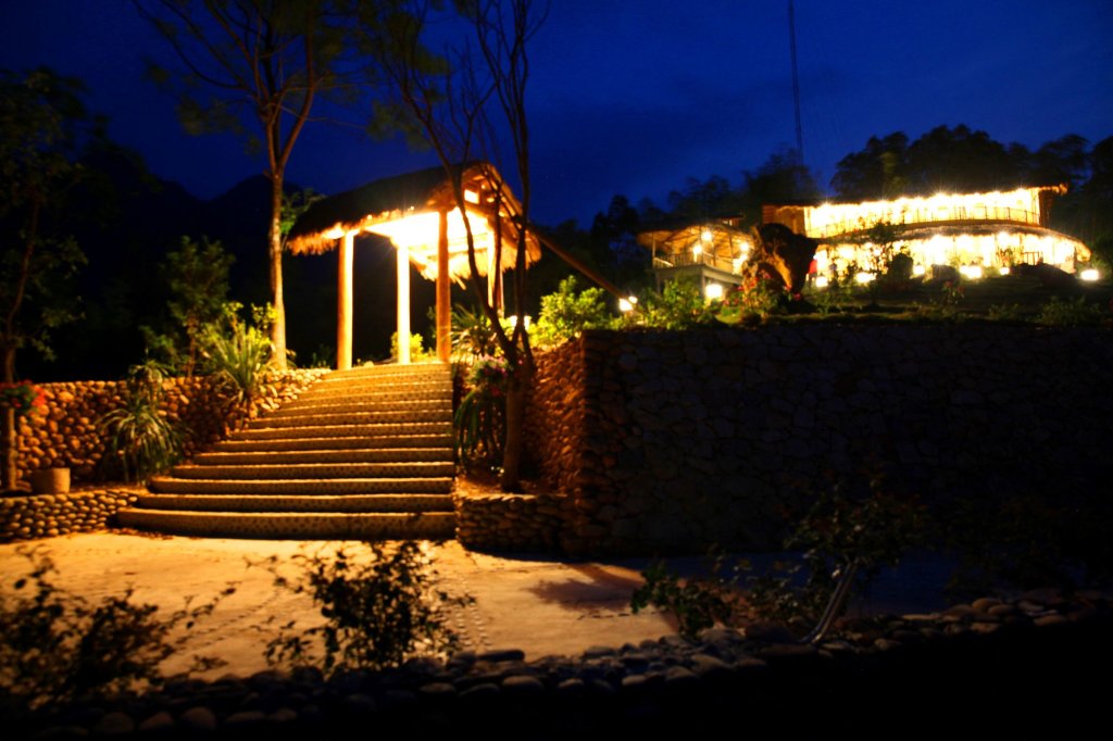 Маи-Чау: Mai Chau Hideaway Lake Resort