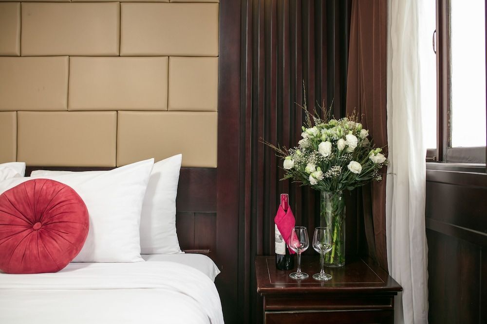 Халонг: Halong Majestic Legend Cruise