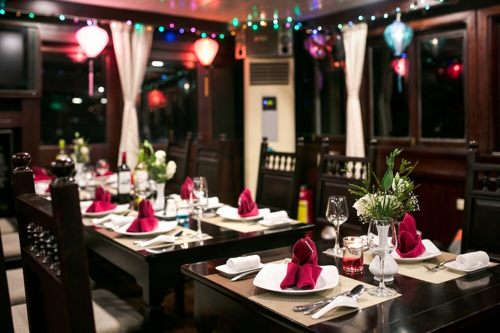 Халонг: Halong Majestic Legend Cruise