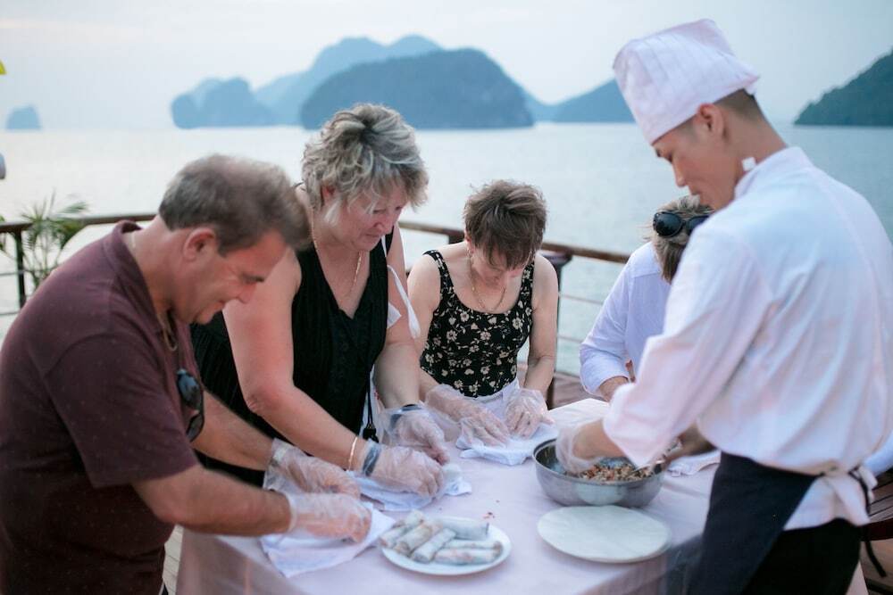 Халонг: Halong Majestic Legend Cruise