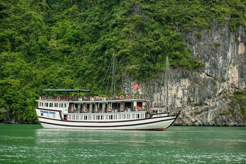 Халонг: Halong Majestic Legend Cruise