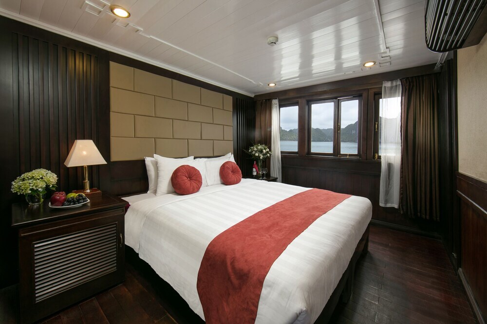 Халонг: Halong Majestic Legend Cruise