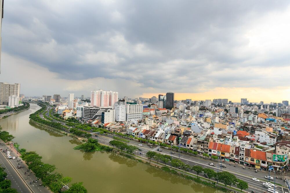 Refined Saigon - Rivergate Apartment — фото 1
