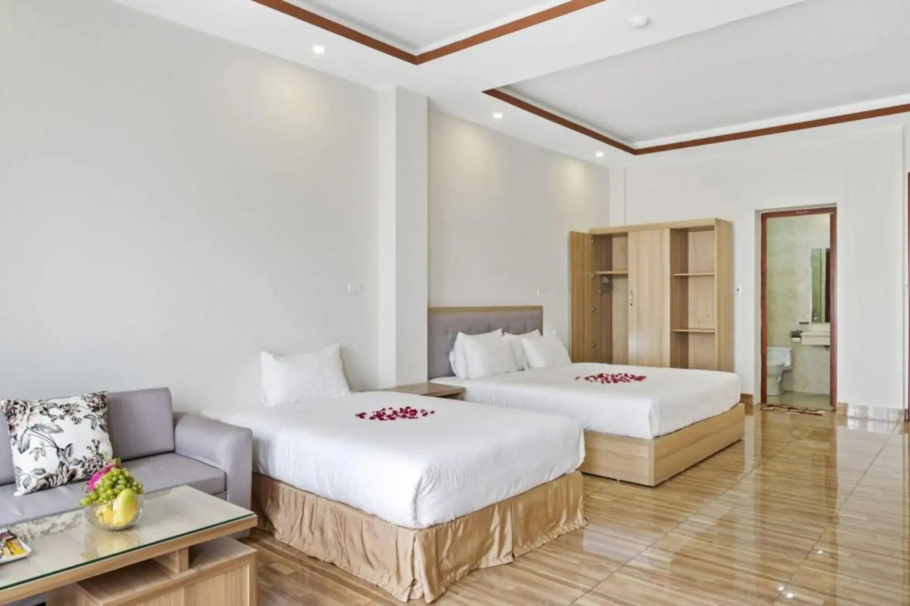 Бакнинь: Hello Hotel