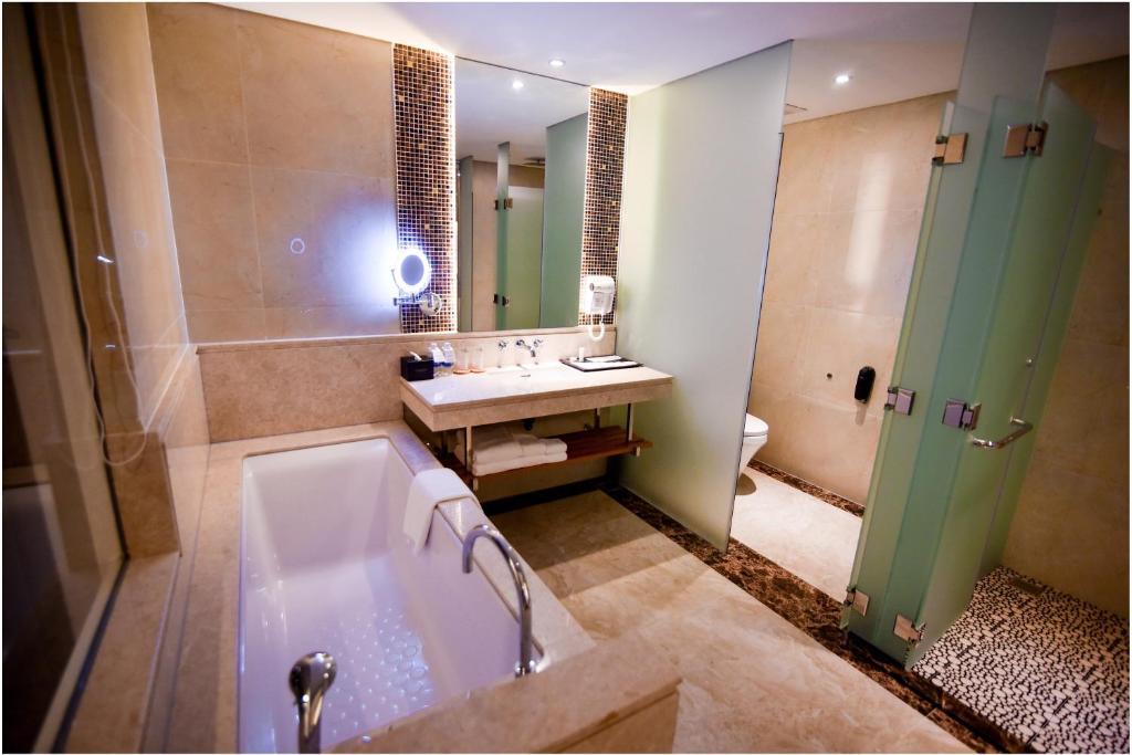 Биен-Хоа: The Mira Central Park Hotel