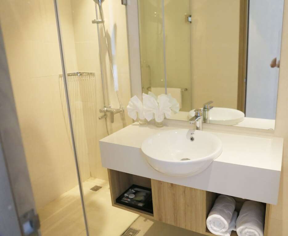 Халонг: DTJ Hometel Ha Long