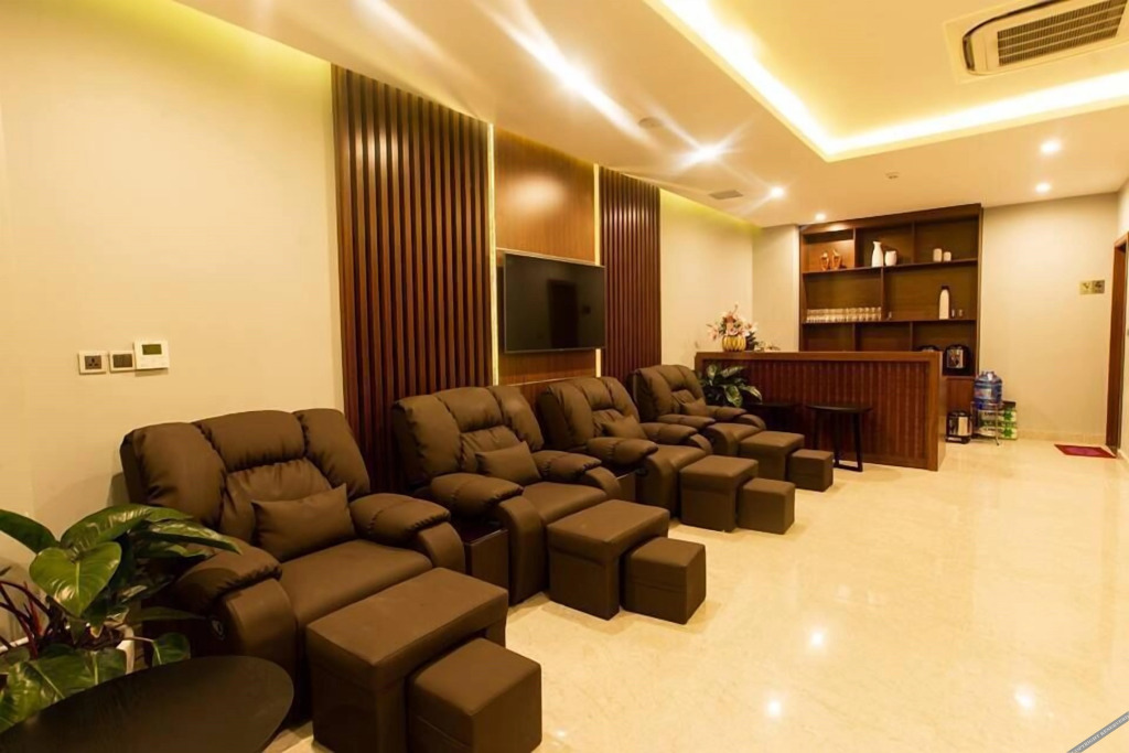 Хатинь: Eagle Hotel