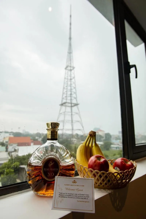 Тхузаумот: Elizabeth Hotel