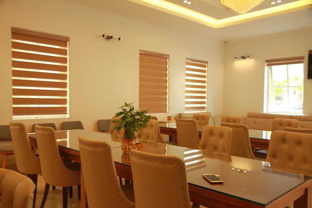 Халонг: The Marine Hotel