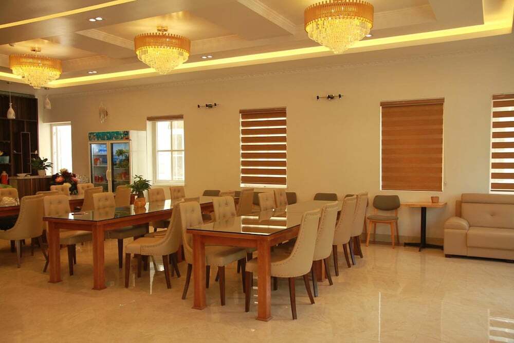 Халонг: The Marine Hotel