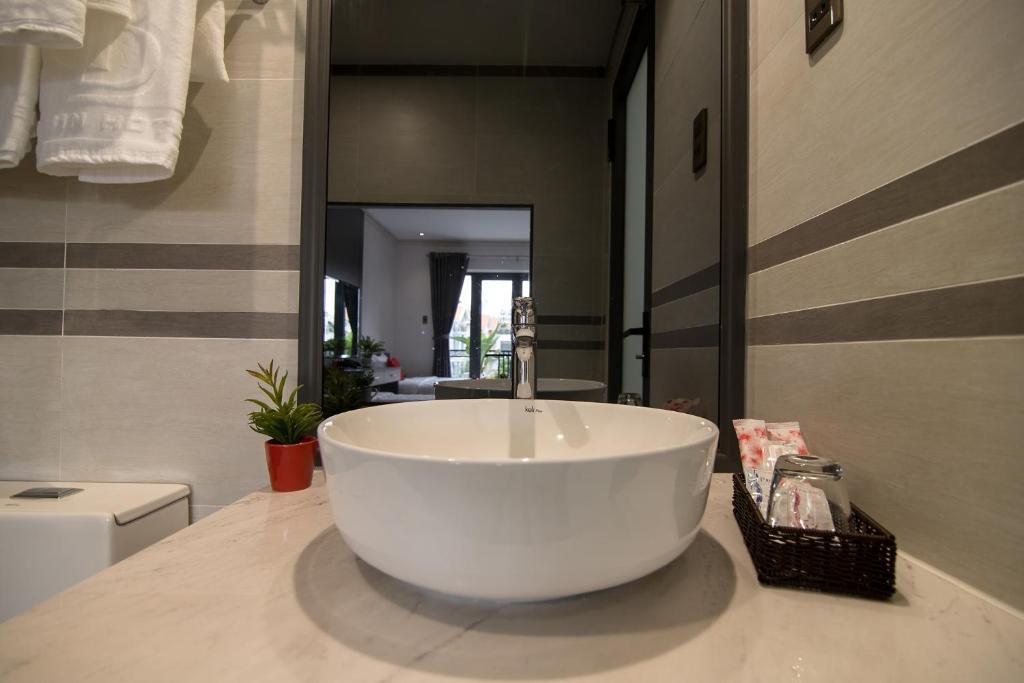Хошимин: Bin Bin Hotel 7 - Near Ton Duc Thang University