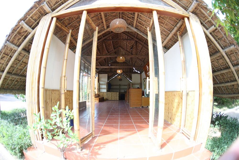 Хатинь: Tre Nguon Hotel & Resort