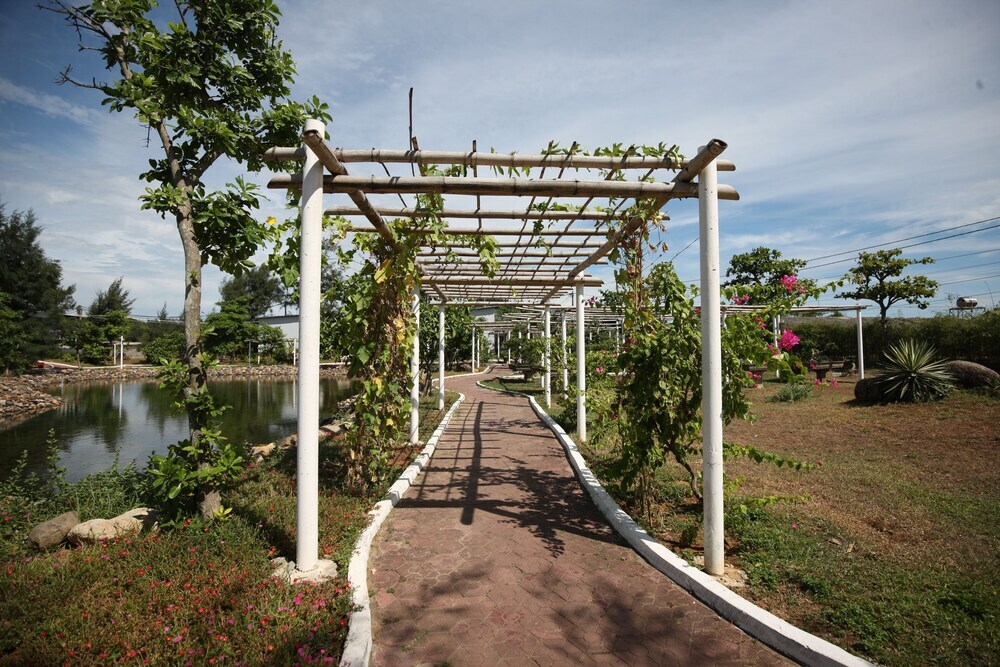 Хатинь: Tre Nguon Hotel & Resort