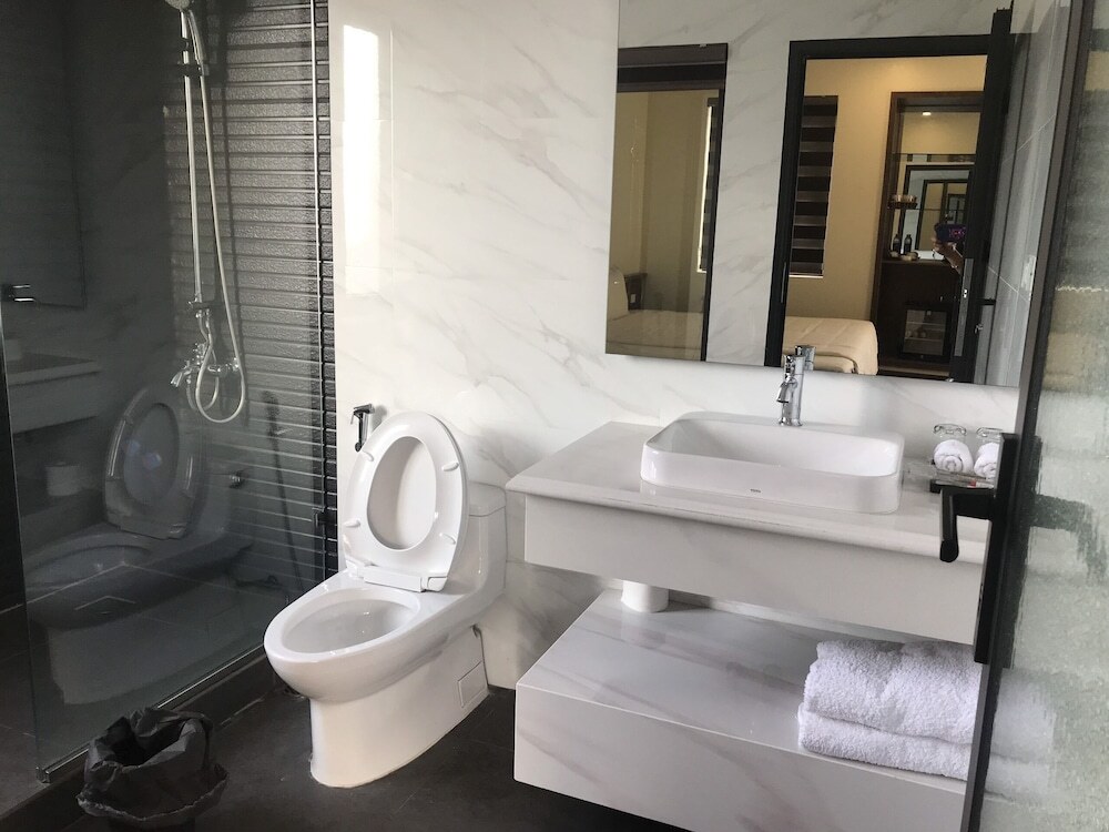 Халонг: Boston Hotel