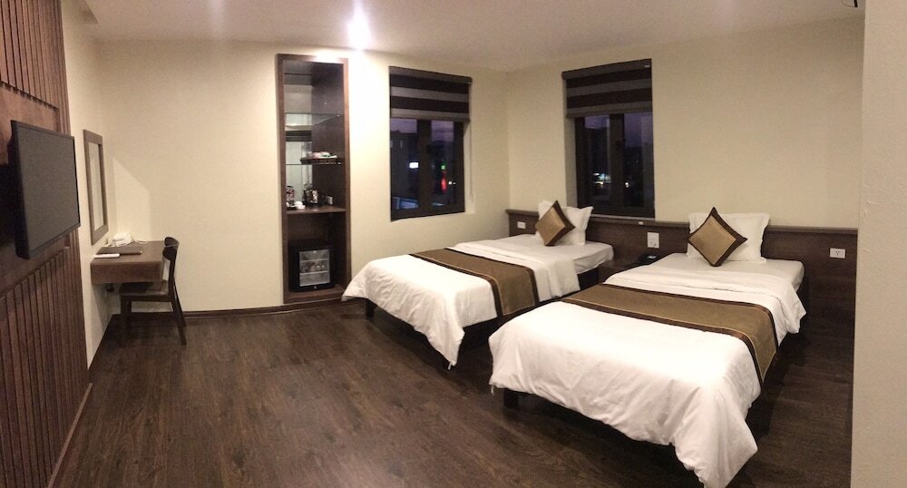 Халонг: Boston Hotel