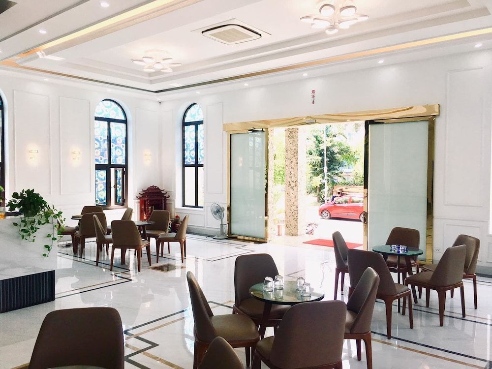 Халонг: Boston Hotel
