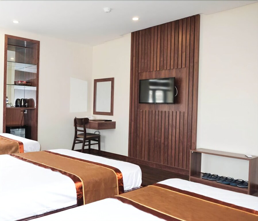 Халонг: Boston Hotel