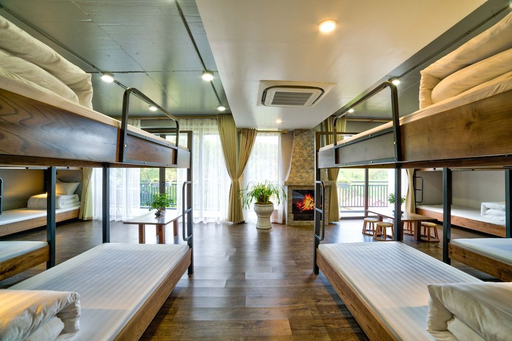 Шапа: Lustig Hostel