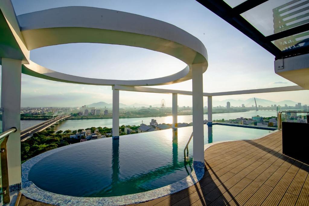 Дананг: RHM Luxury Hotel And Suite