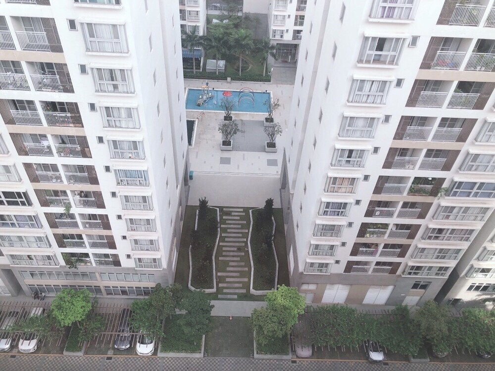 Modern Apartment in Scenic Valley Phu My Hung D7 — фото 3