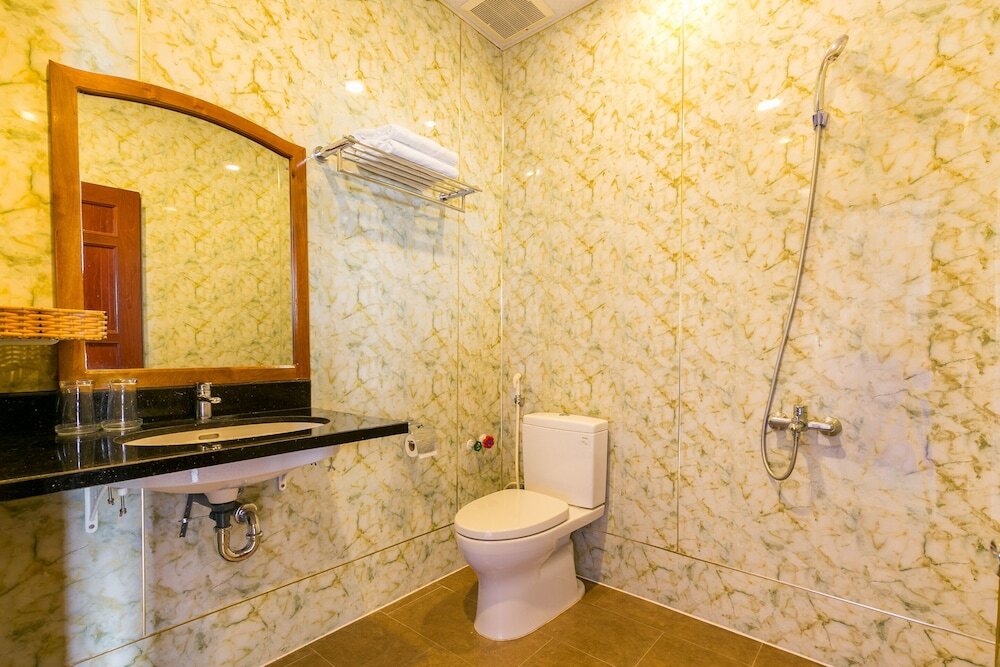 Вунгтау: Camy Hotel by OYO Rooms