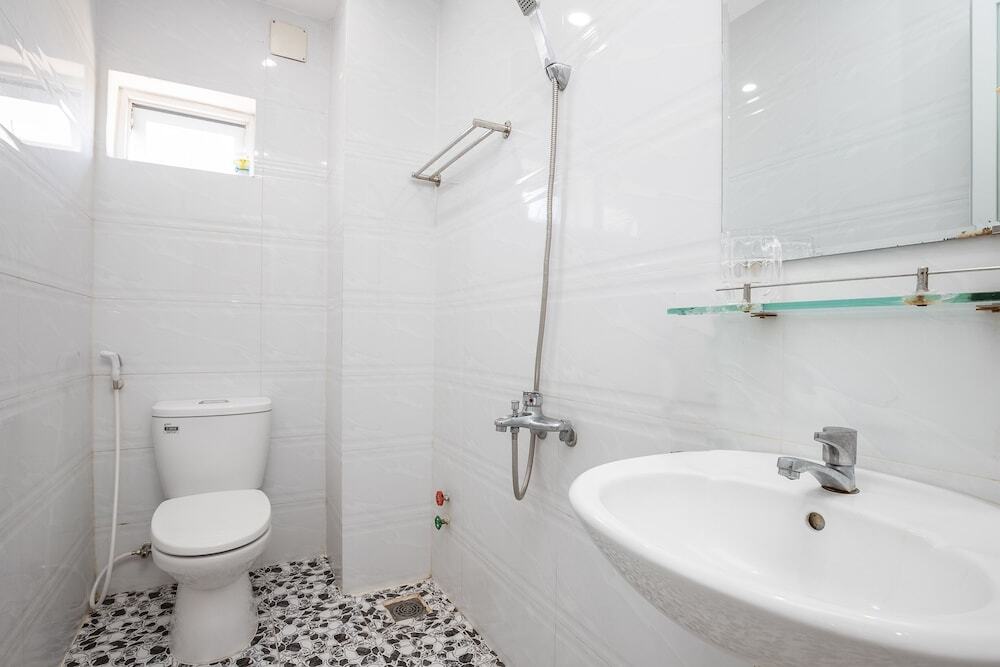 Вунгтау: Hoang Truong Hotel by OYO Rooms