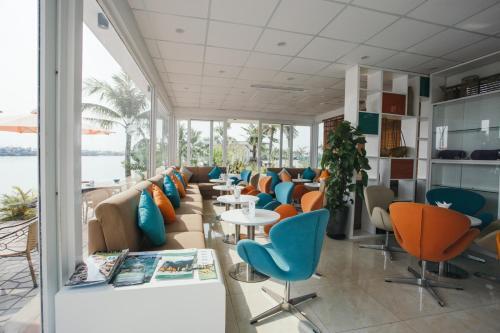 Халонг: L'Azalee Classic Day Cruise 4,5 hours