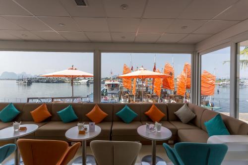 Халонг: L'Azalee Classic Day Cruise 4,5 hours