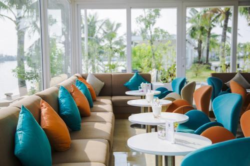 Халонг: Private L'Azalee Premium Day Cruise 6,5 hours