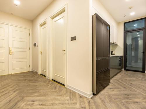 2BRs - Oasis Vinhomes Golden River — фото 4