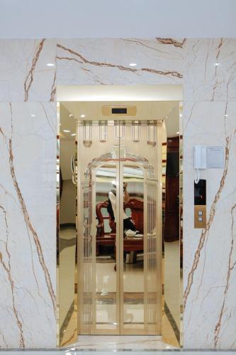 Бакнинь: Glory2hotel