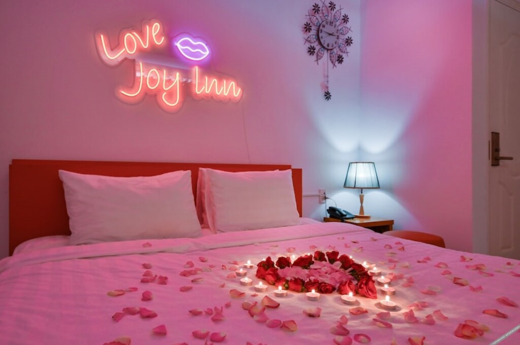 Хошимин: Joy In By Cozrum