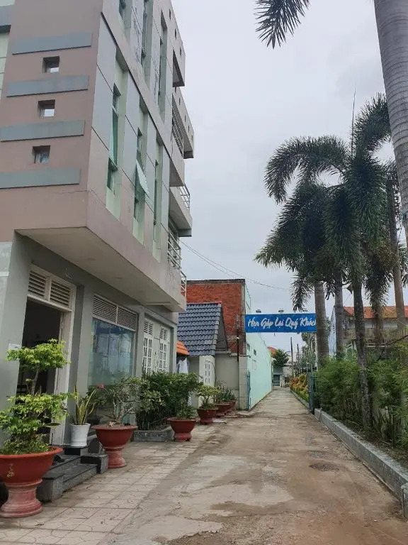 Бенче: Khach San Truong Thinh