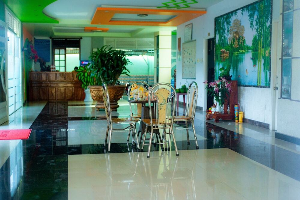 Бенче: Khach San Truong Thinh