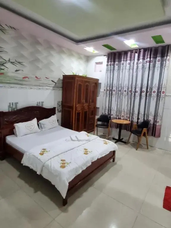 Бенче: Khach San Truong Thinh
