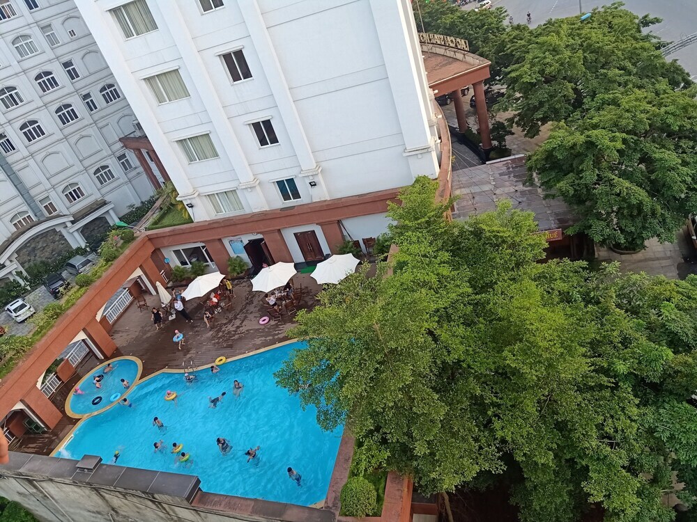 Лаокай: city hotel