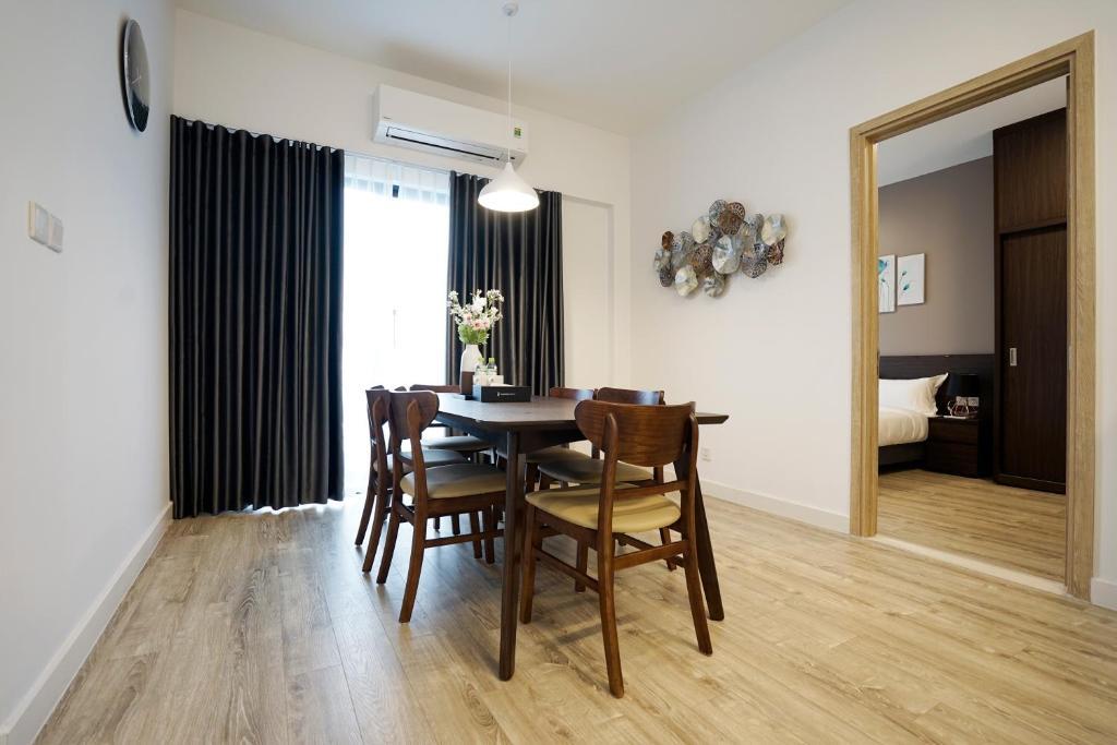 Бакнинь: The First Stay Hotel