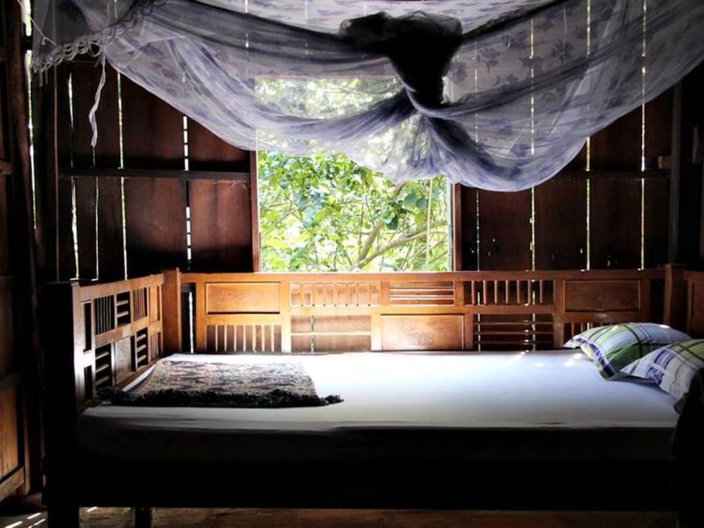 Бенче: Peaceful Homestay in the Middle of Fruit Garden - Room With two Double Beds