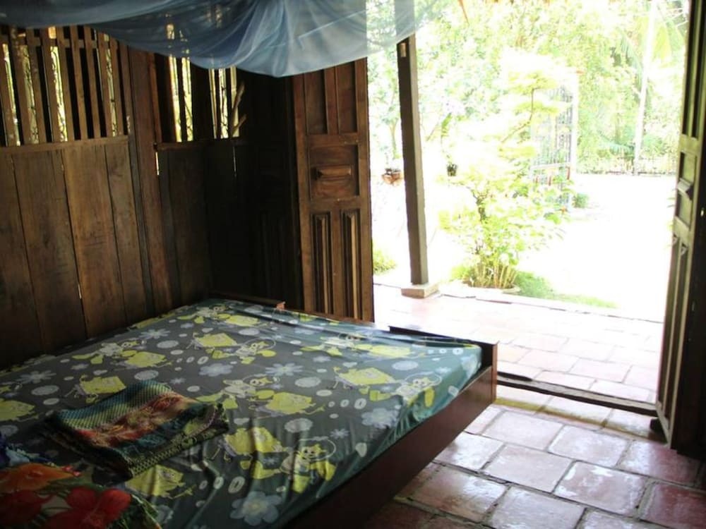 Бенче: Peaceful Homestay in the Middle of Fruit Garden - Room With Public Restroom